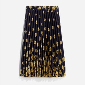 NWOT Floral Pleated Skirt